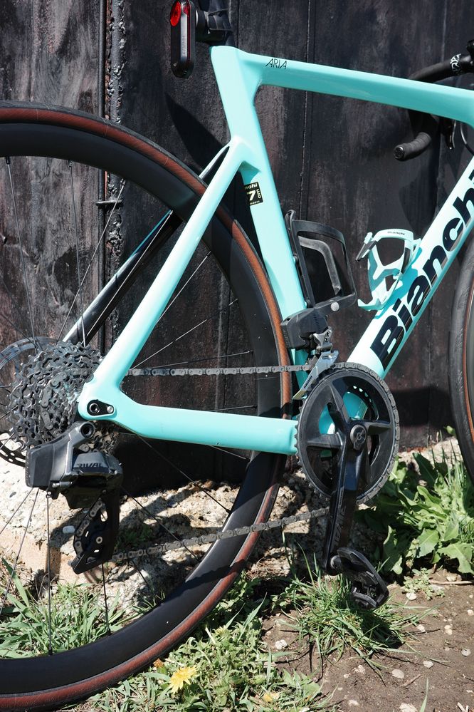 Bicicleta cursiera sosea Bianchi Aria Di2