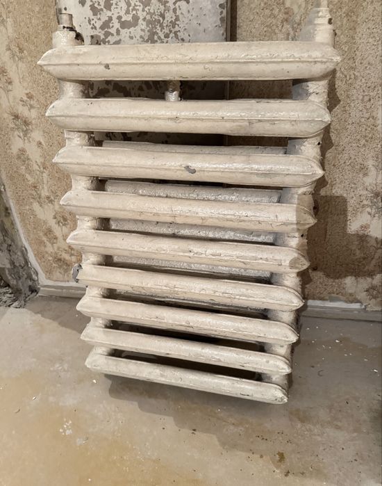 Продам радиатор отопления чугунный ( батарея)