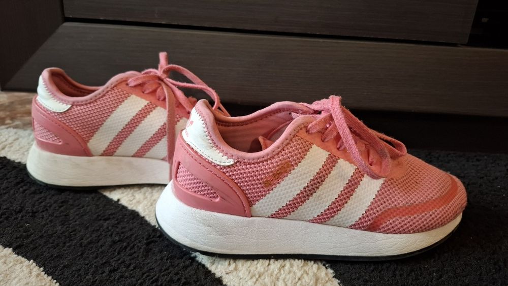 Adidas маратонки 36.5 с подарък още едни - 29лв