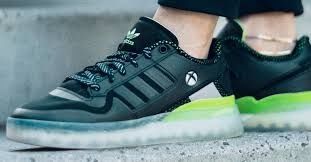 Adidas xbox 42 1/2 , 43