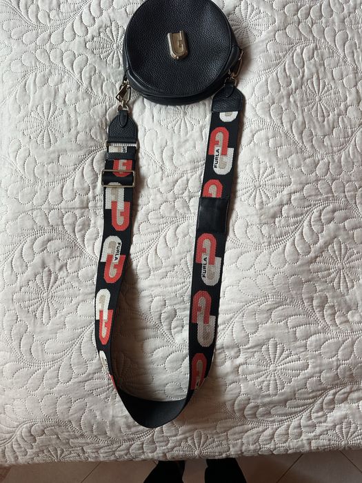 Дамска черна чанта Furla