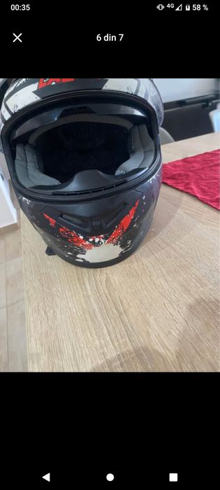Vând casca moto lazzer