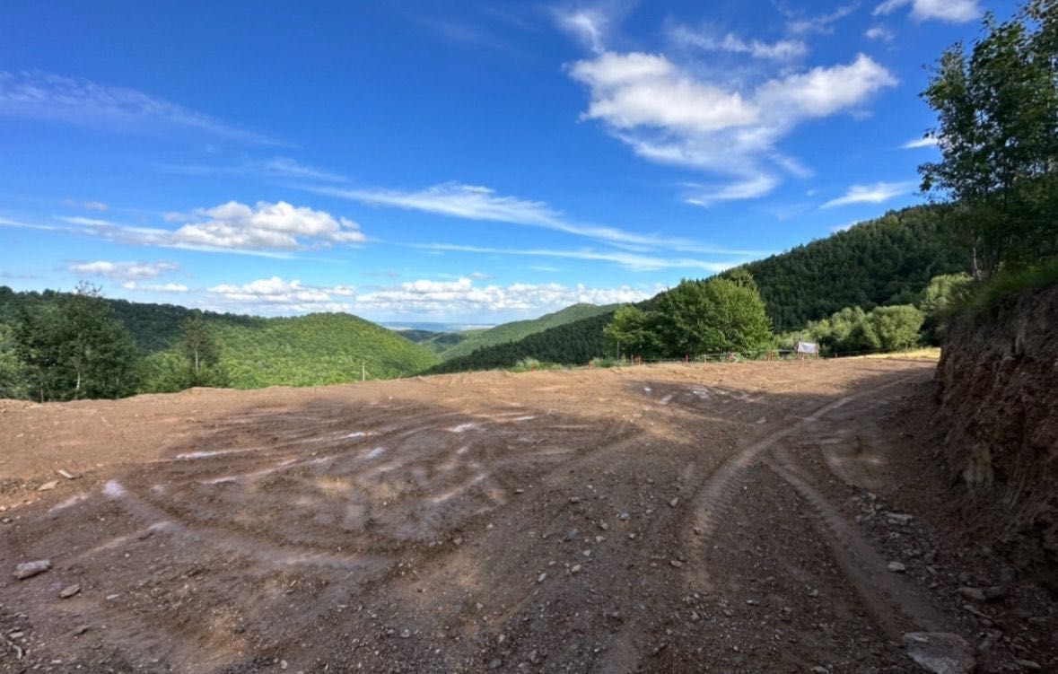 Teren pentru cabana cu panorama superba in Valea Ierii / Plopi. Asfalt