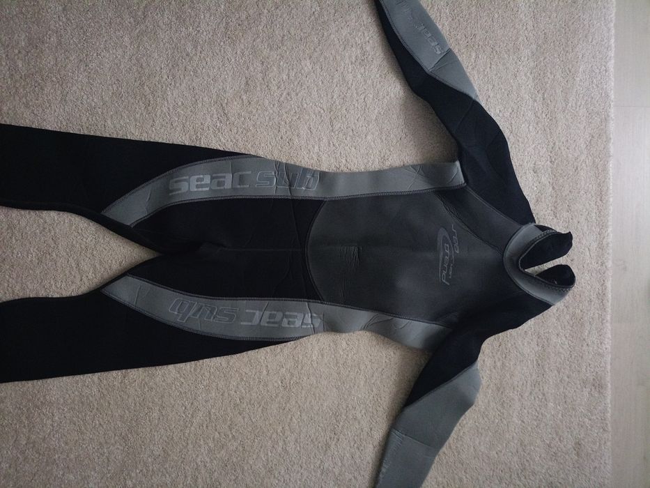 Vând costum scufundări nautice Seac Sub, mărimea M,3mm,nou.