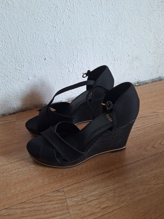 Нови обувки на платформа