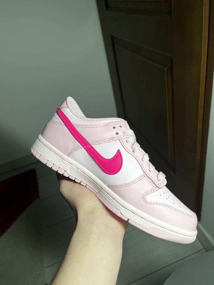 Nike Dunk Low Triple Pink