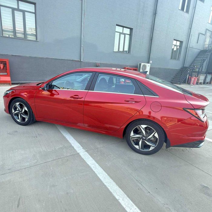 Продаётся Elantra Luxe 2.0л 2021