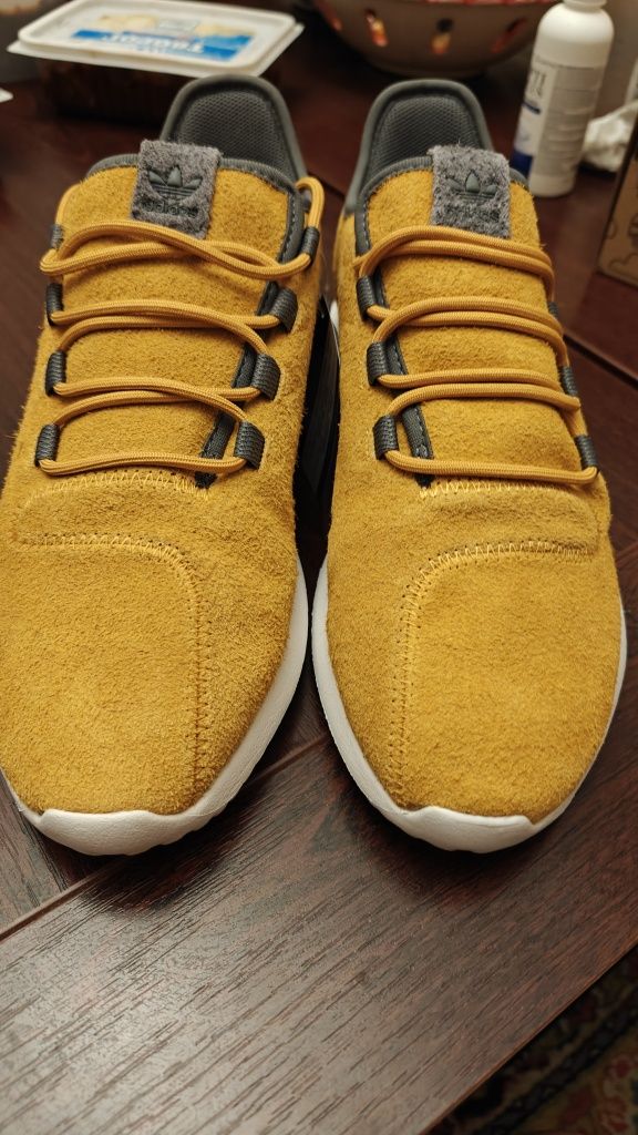 Кроссовки Adidas Tubular со скидкой