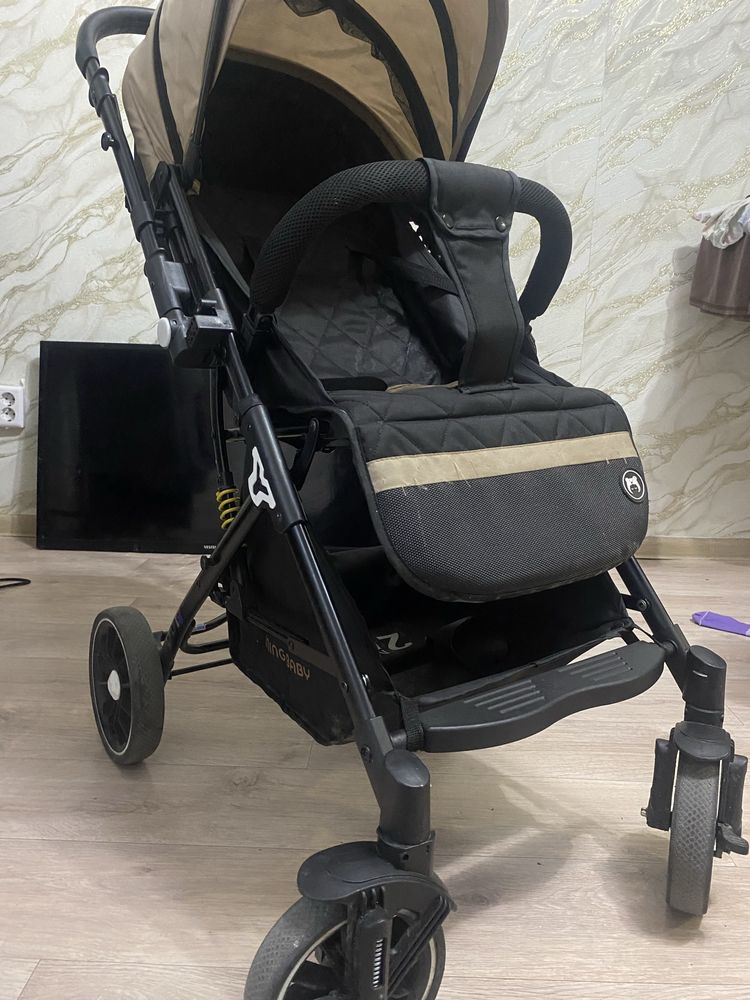 Продам прогулочную коляску INING BABY