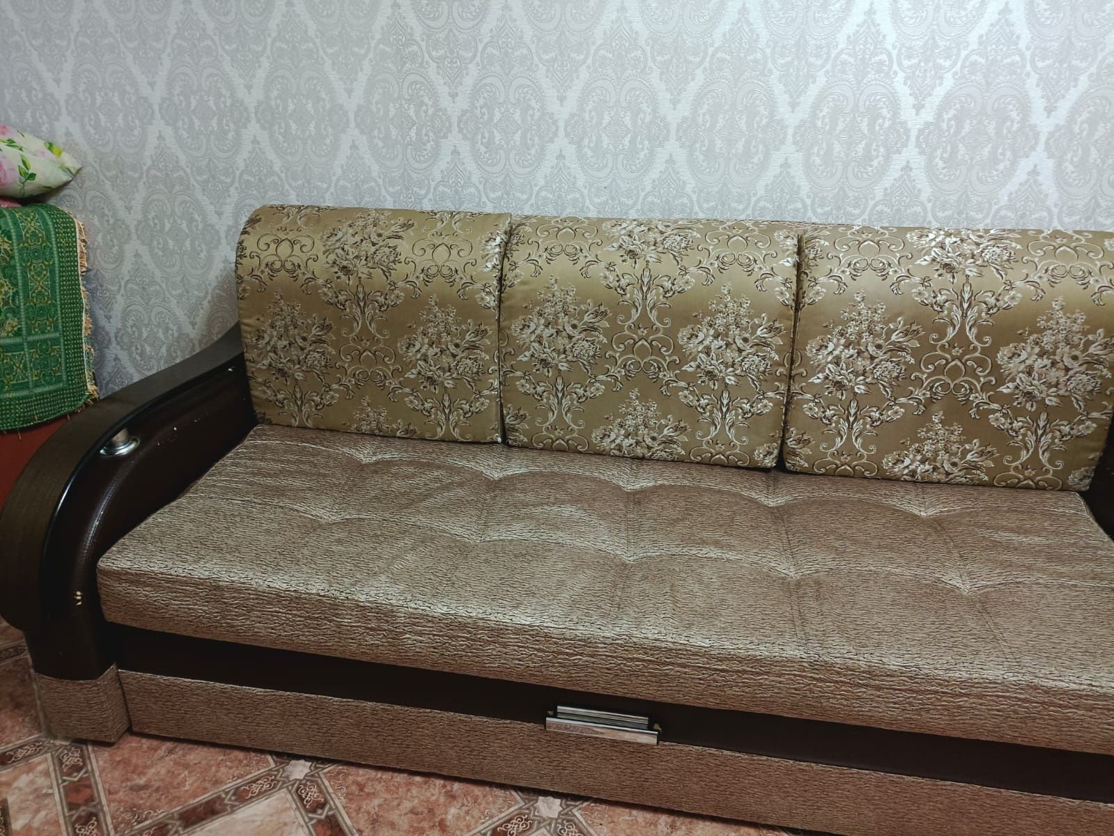 Продаем     диван