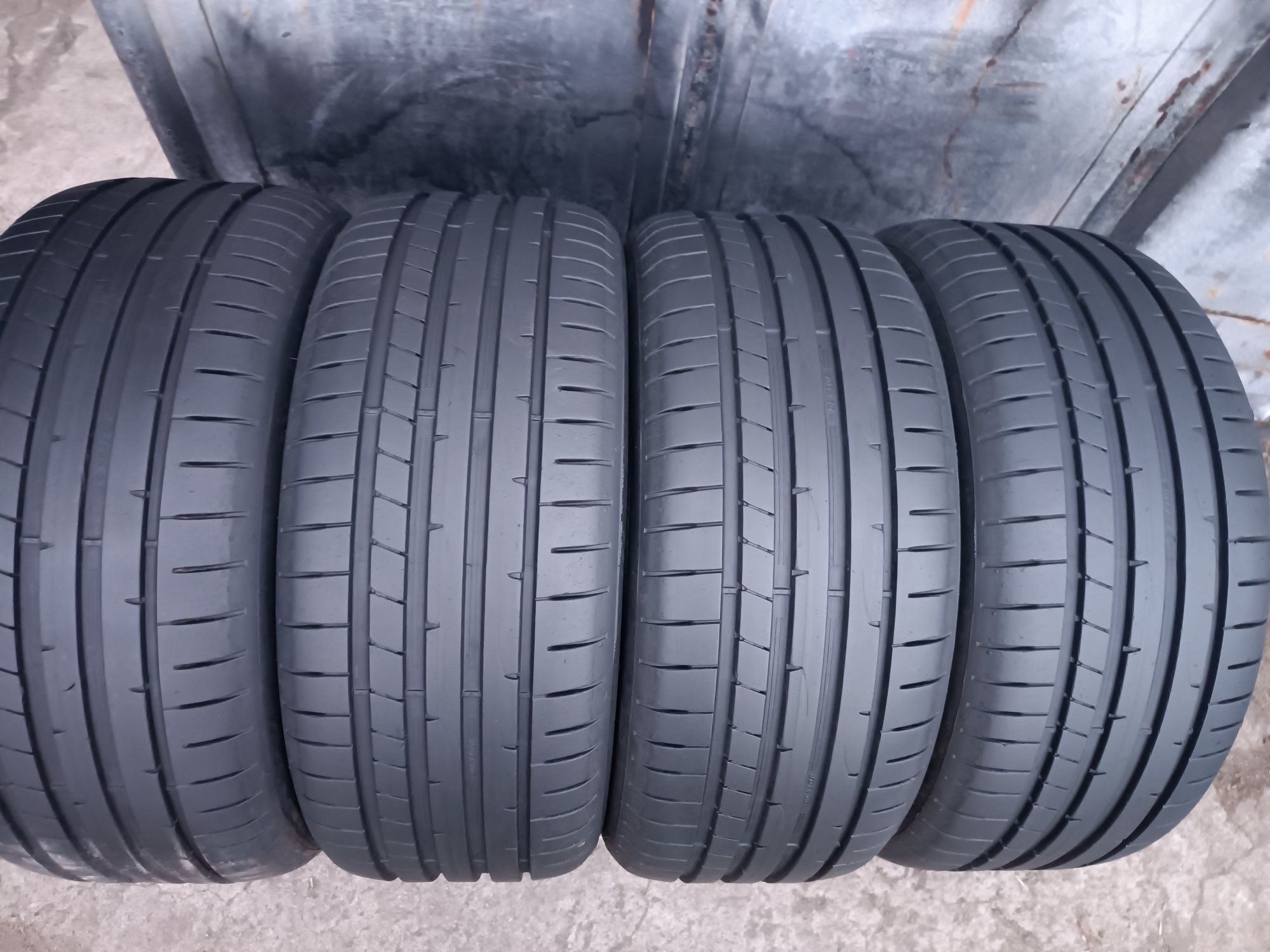 225/45/17 Dunlop