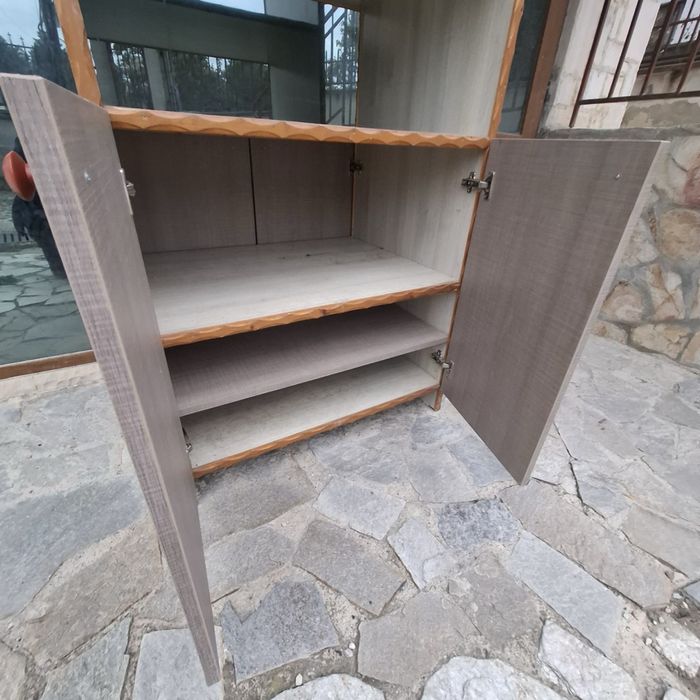 Продавам запазен шкаф