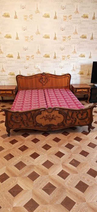 Румынский спальный гарнитур  Д-10 в отличном состоянии, как новый.