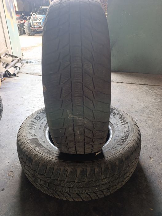 Продавам зимни гуми 235/75R15