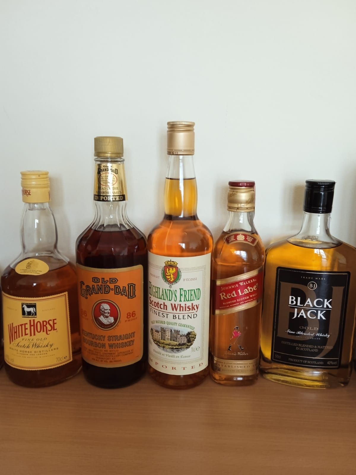 Напитки оригинал, разные, привезены из разных стран