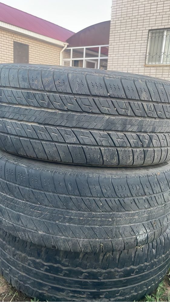 Продам шины на R17