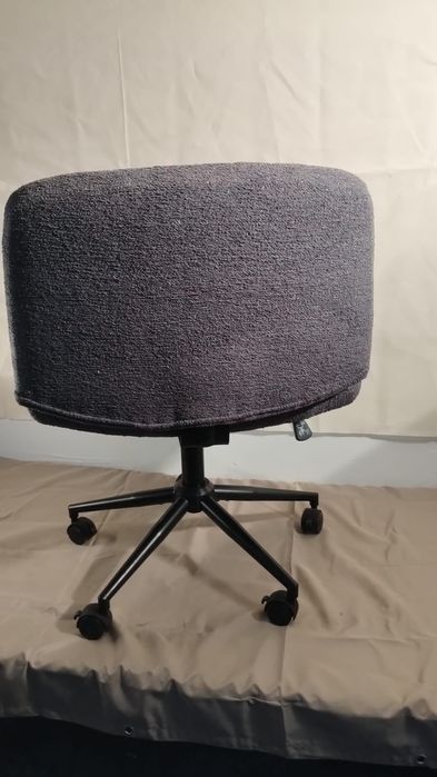 Scaun de birou rezistent 200 lei