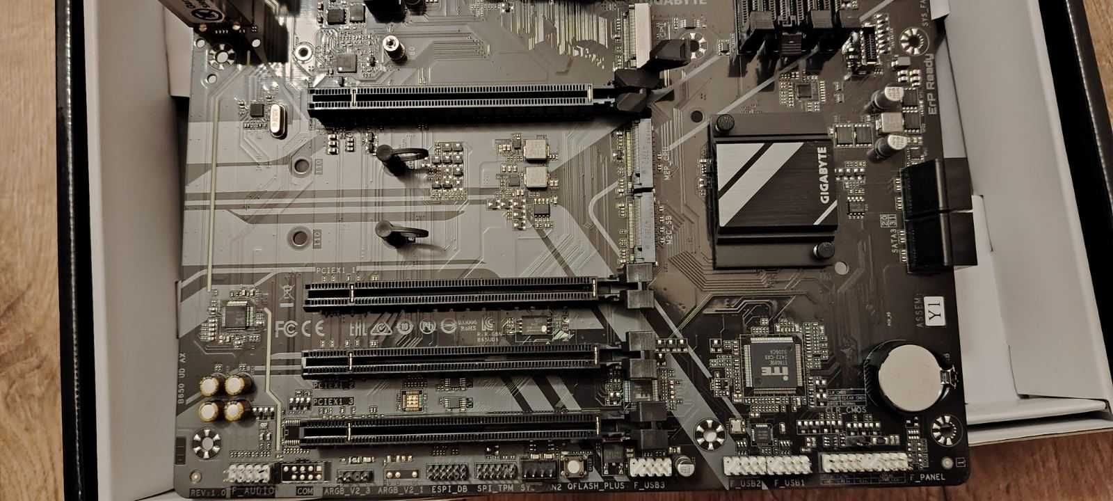 НОВИ ! GIGABYTE B650 UD AX WIFI + RYZEN 5 7600 6-Core 5.1GHz AM5