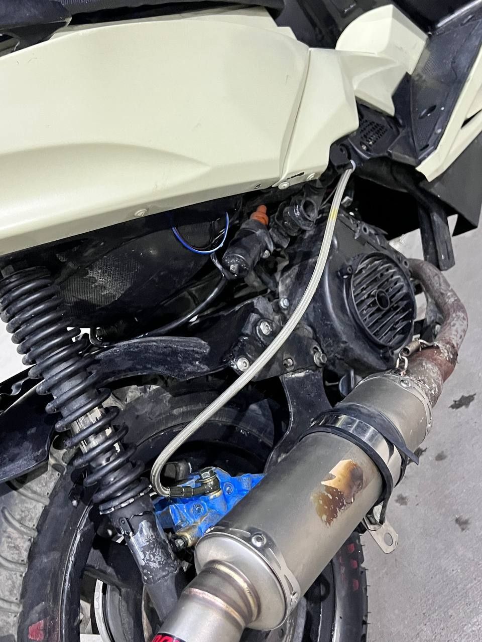 Skuter R3 sotiladi