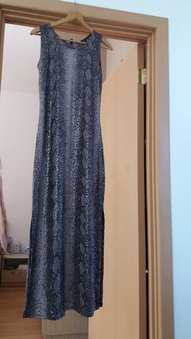 Продавам нови вечерни и коктеилни рокли с пайети