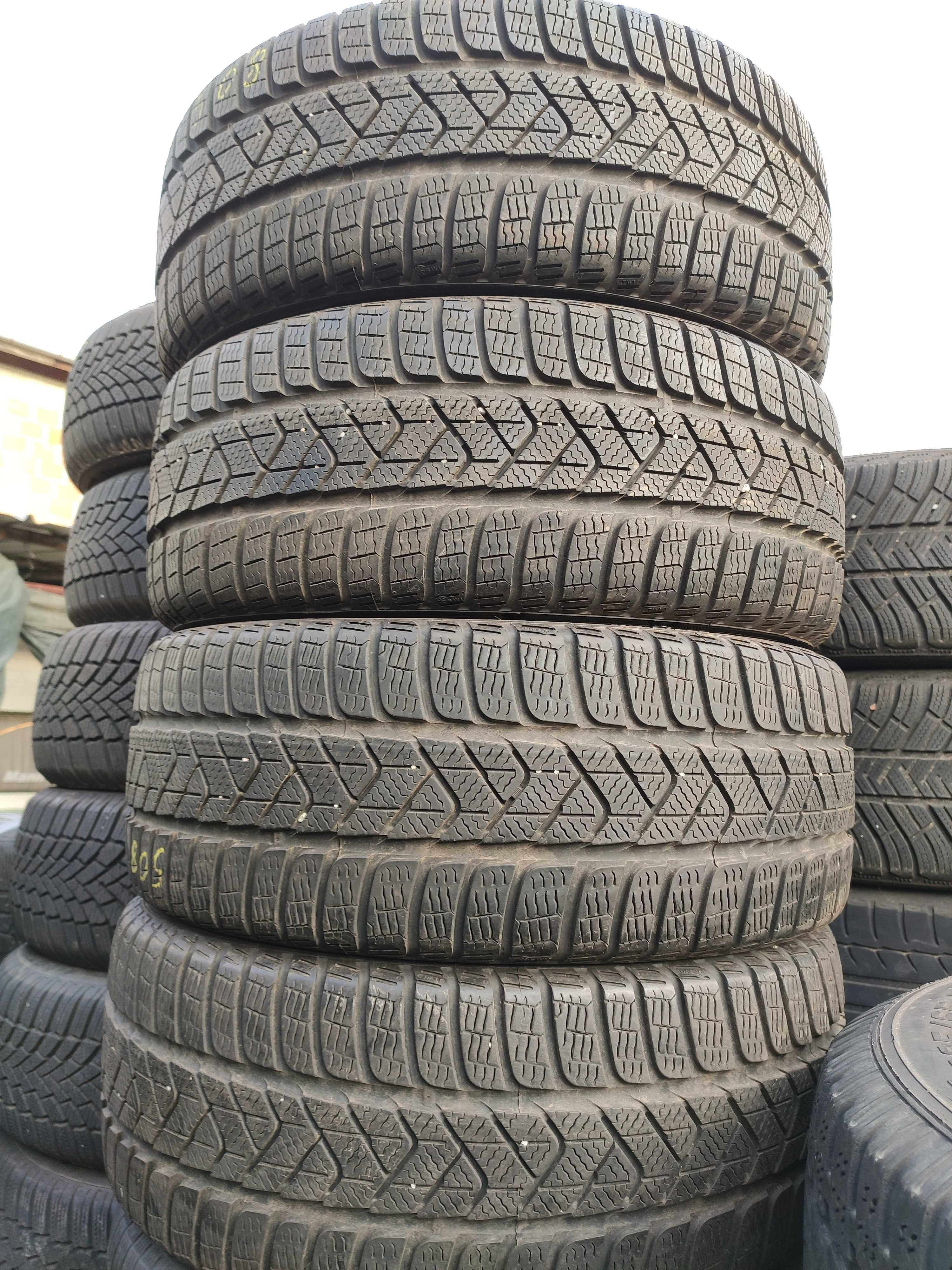 4бр Зимни гуми 205 40 17 - Pirelli
