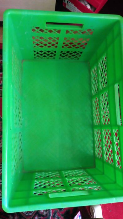 Продам 4 ящика пластиковые