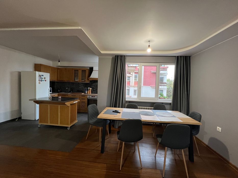 Просторен тристаен тухлен апартамент в Младост 2