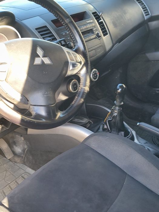 Vând Mitsubishi  outlander