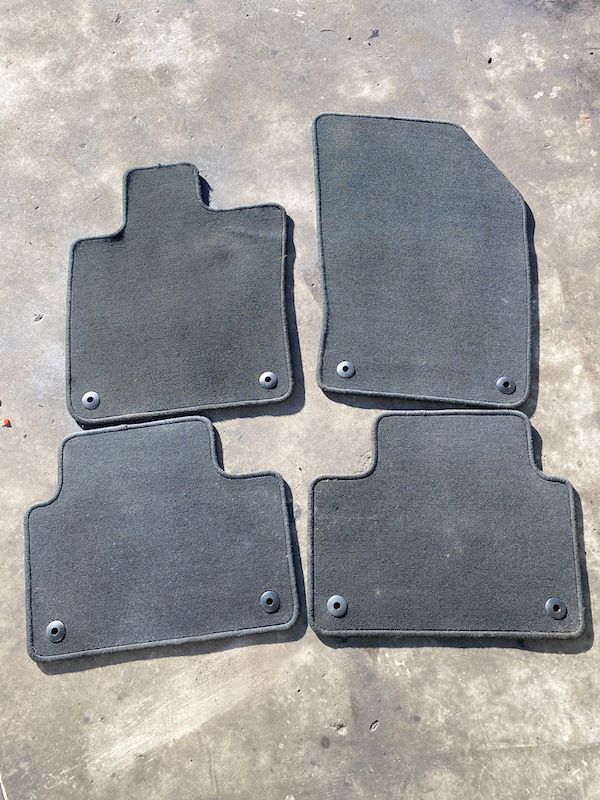 Set Presuri/Covorase Volvo S60 V60 V60 CC 2018+ 31463145