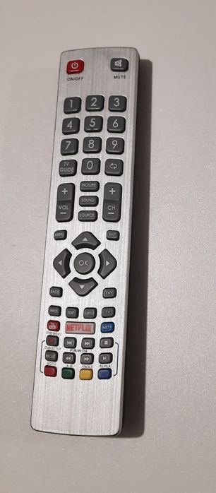 Vand  smart tv SHARP 4K cu diagonala de 102 cm