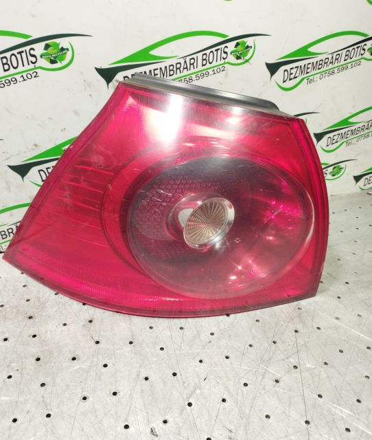 Lampa / Tripla stop stanga pe aripa 1K6 945 095N Volkswagen VW Golf a