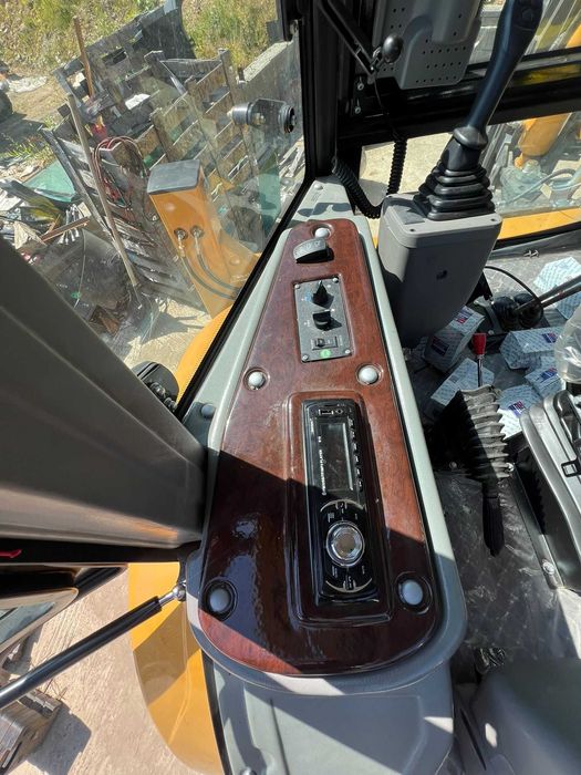 Buldoexcavator 9tone 4x4 cu brat telescopic