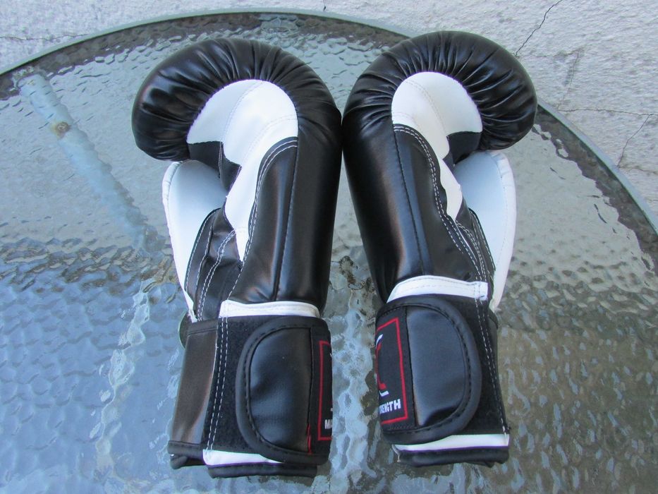 Боксови ръкавици Max Strength