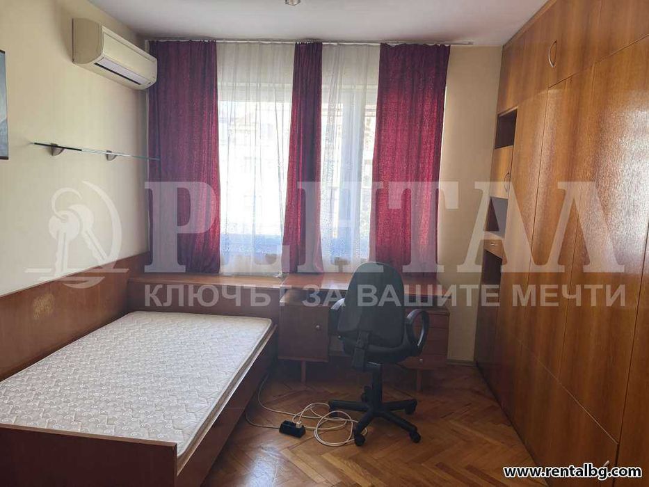 Дава се под наем Тристаен апартамент в Пловдив, Център - 120 кв.м за 612 € - Снимка #4