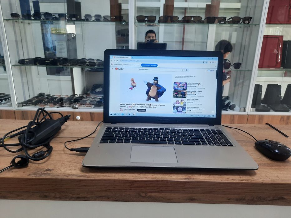 Ноутбук Асус 500 gb ozu 4gb Зарядка мышкa