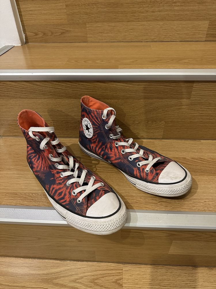 Converse червени обувки