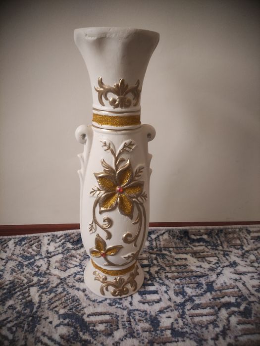 Продаётся ваза новая