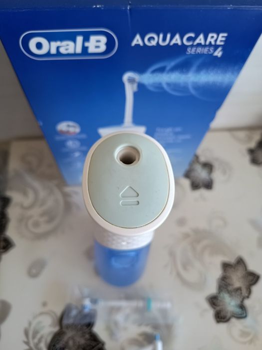 Irigator bucal ORAL-B Aquacare 4, 2 viteze, 2 capete, 150ml ca nou