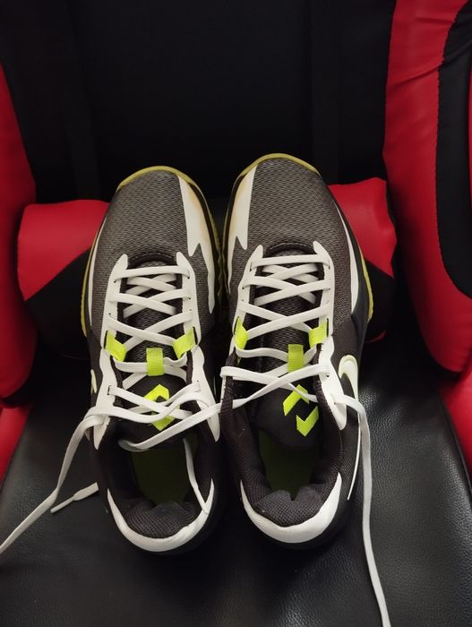 Adidasi Nike, măsurăa 40