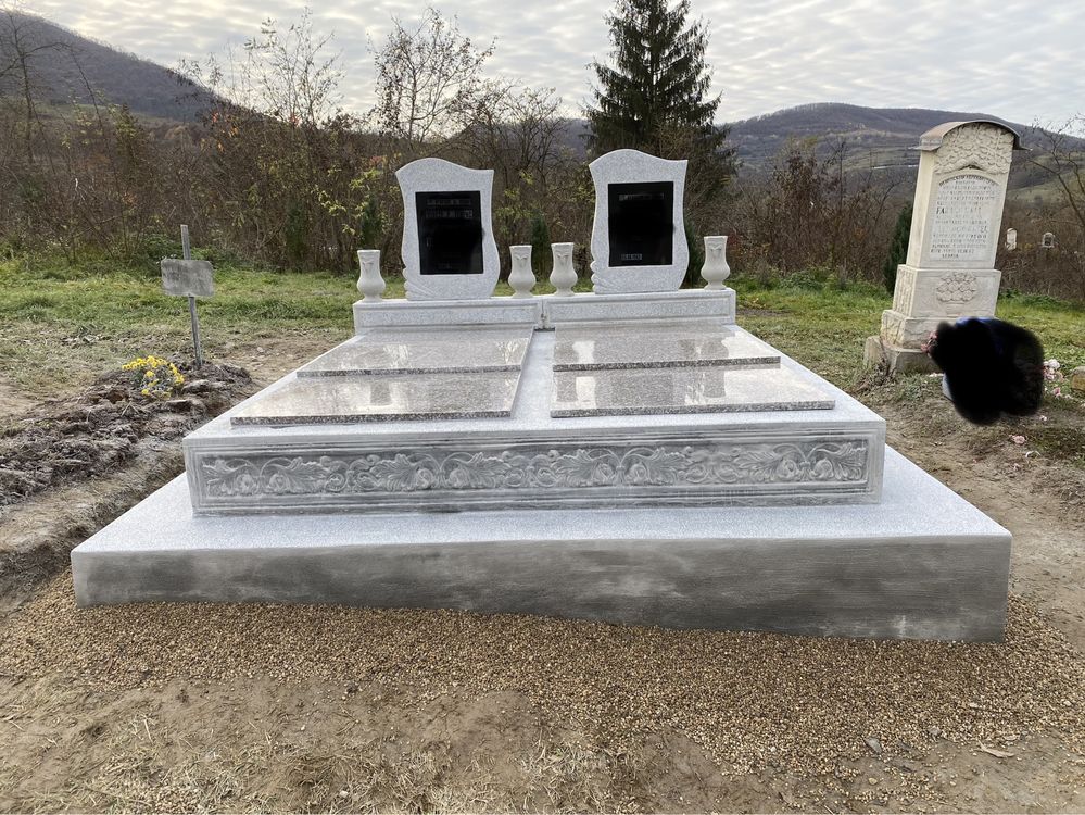 Morminte, monumente funerare, cavouri, cruci