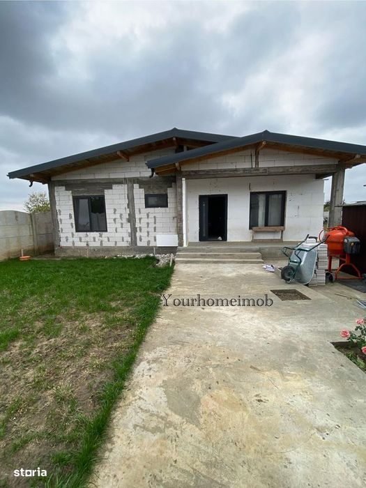 Casa cu service auto si vulcanizare Mischii