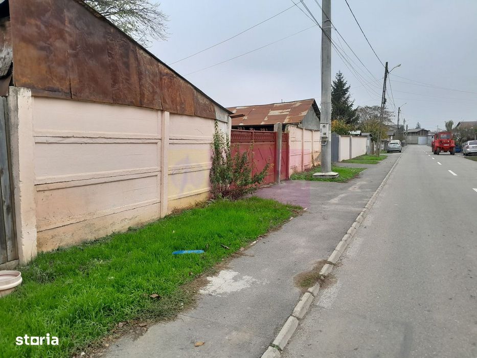 Branesti / IF - casa batraneasca din caramida cu teren de vanzare