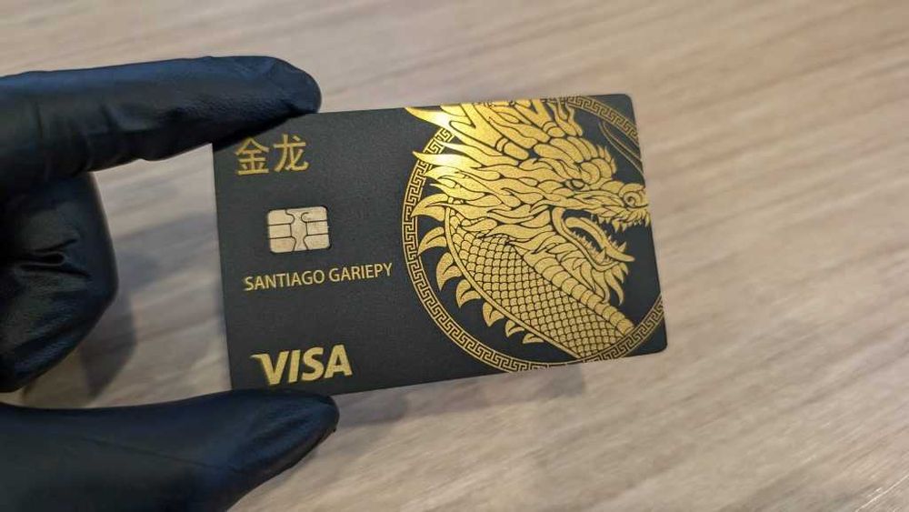 Лазерная гравировка  маркировка на кулонов брелоков металлических карт