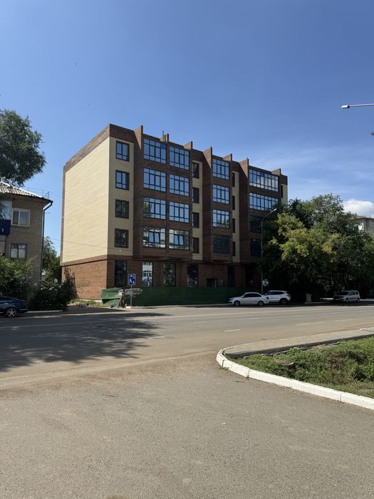 Центр. Продам 2х ком кв можно сделать 3х ком кв