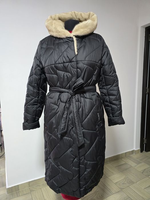 Geaca lunga, guler somptuos din blana , cordon propriu