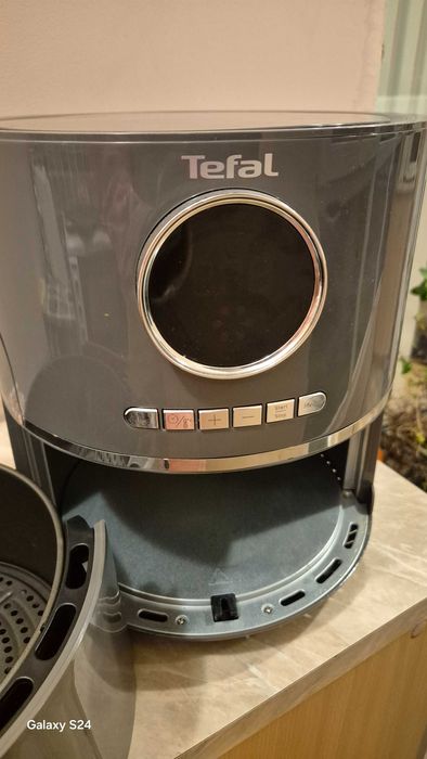 Продавм хлебопекарна Moulinex или еър фрайер Tefal