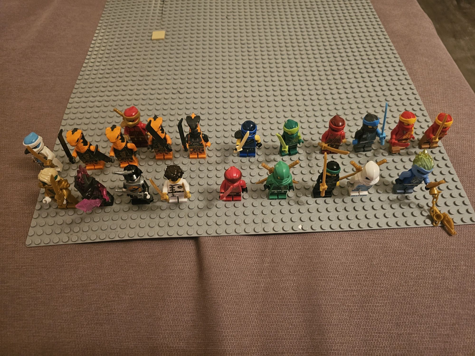 De la 15 lei, Ca noi, Figurine Lego Ninjago originale cu arme incluse