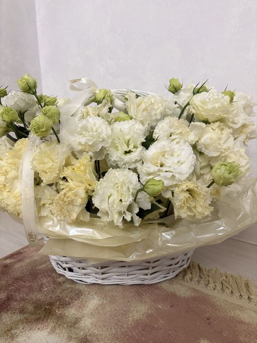 Продам свежие цветы премиум класса с корзинкой