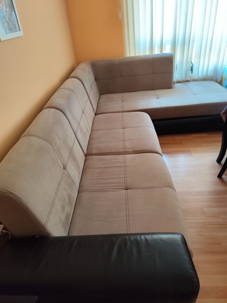 Разтегателен ъглов диван