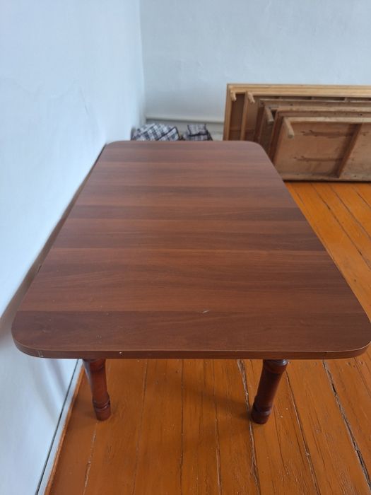 Стол для гостиной